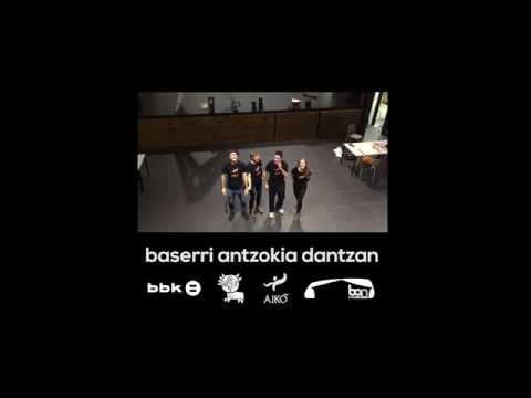 Derioko Baserri Antzokia AIKO Taldearekin dantzan