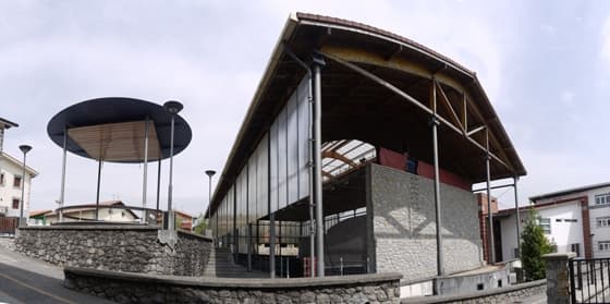 Udaberriko lehen erromeria Adunan