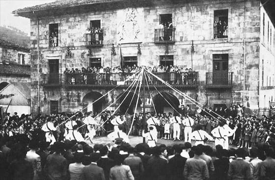 Legazpia dantzan: tailer eta erromeria