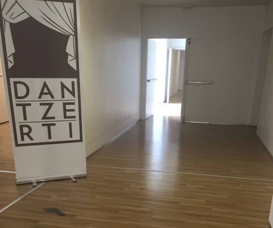 Dantzertik ateak irekiko dizkie musika eta dantza tradizionalari, Aiko Taldearen eskutik