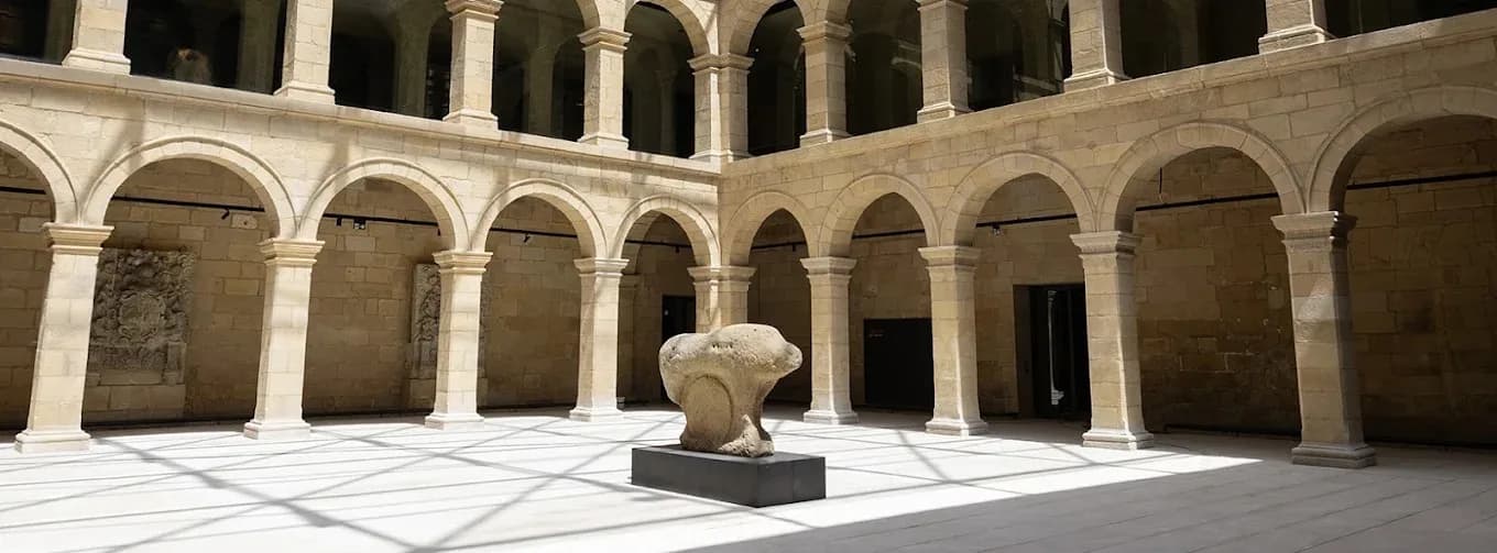 Euskal Museoko klaustroa