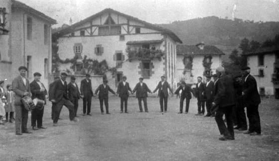 Tradegin, dantza astebururako izena nola eman